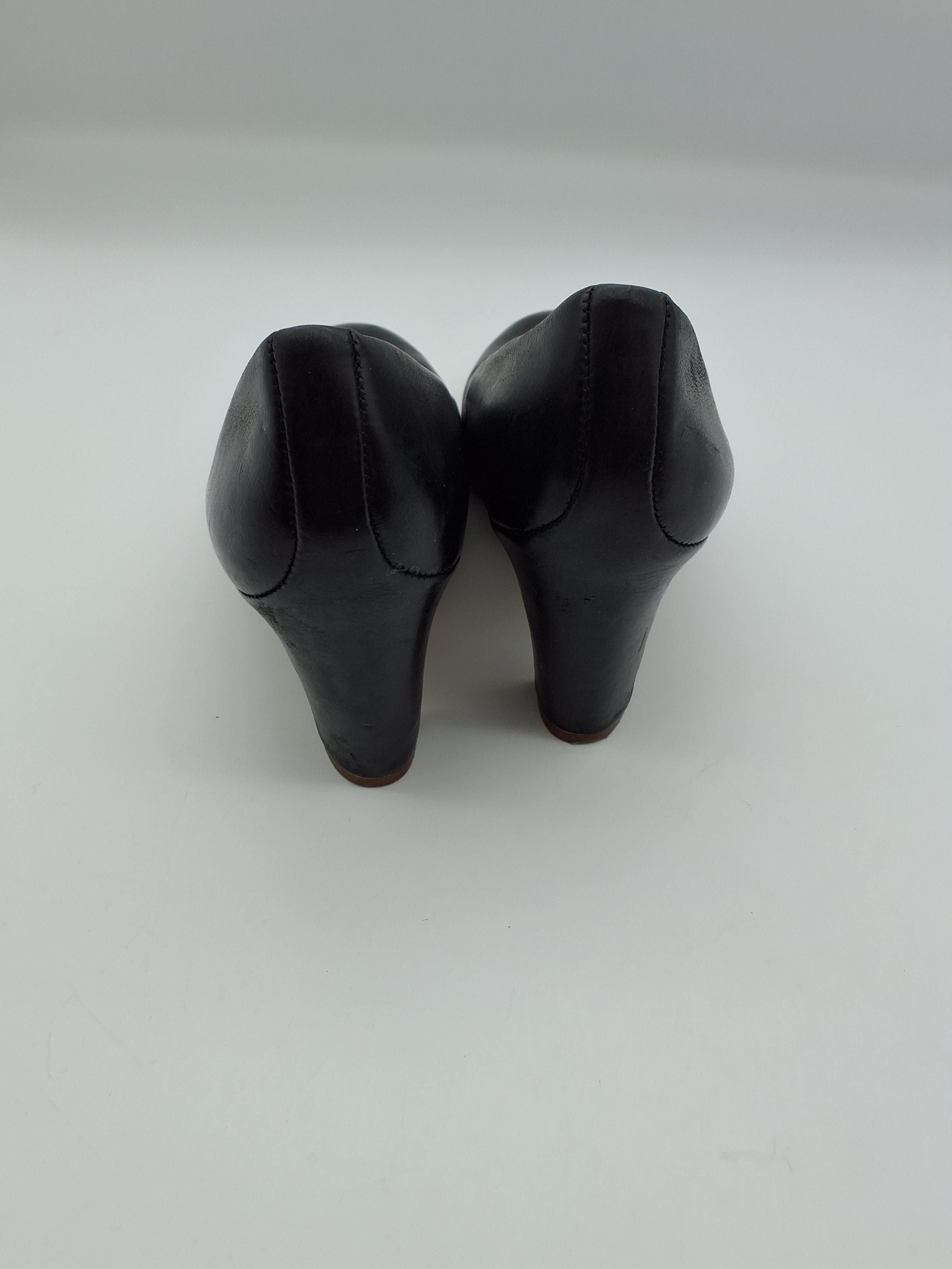 Ecco Pumps