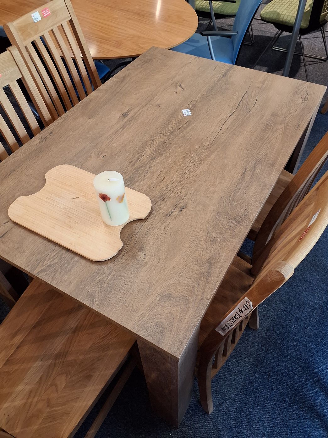Spisebord I træ