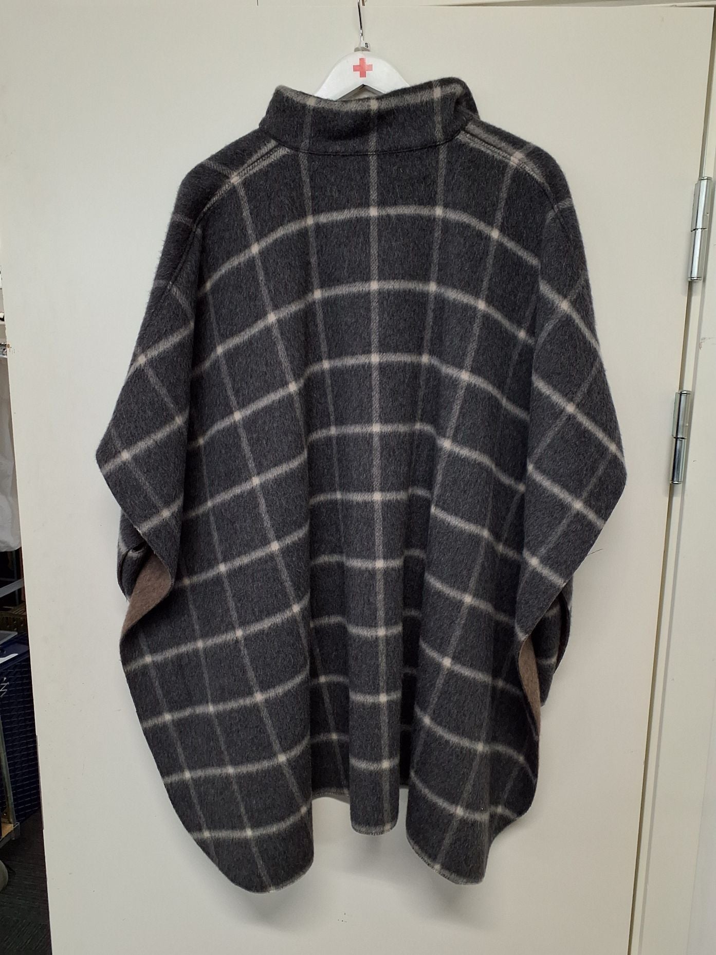 Naja Lauf grå fleece poncho