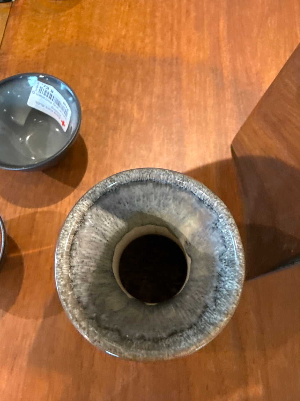Vase grå