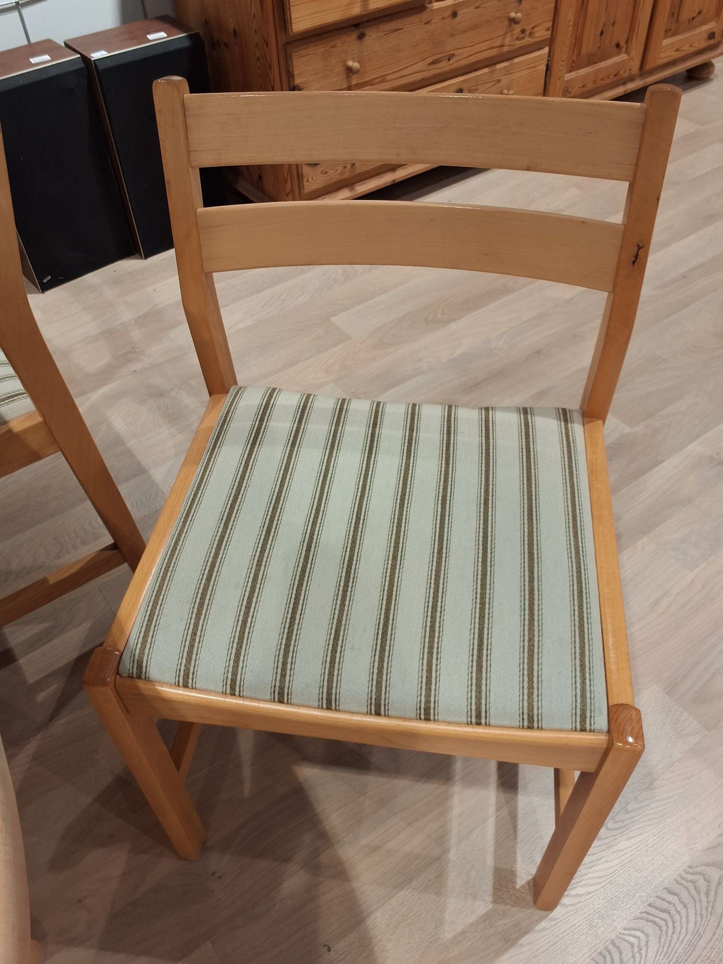 Skovby spisebord med 2. Plader a 50 c,m og 6 stole