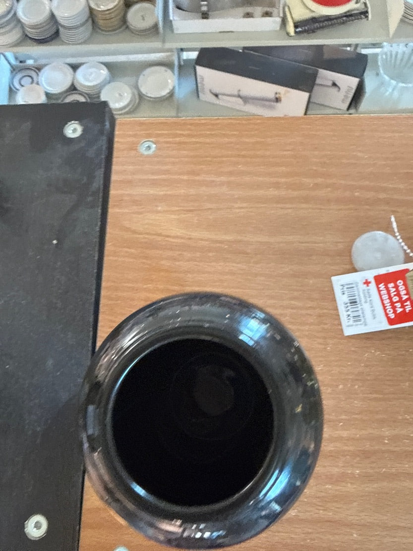 Vase i sort og grå