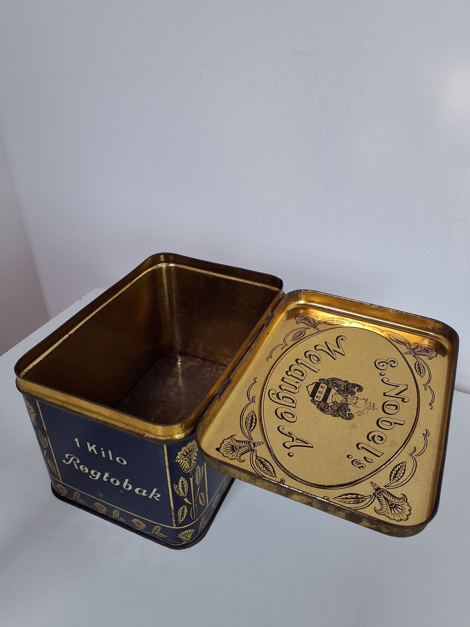 E. Nobel tobaksdåse 1kg