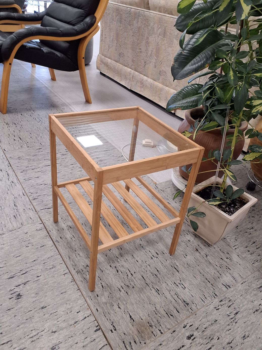 Flot sofabord med glastop