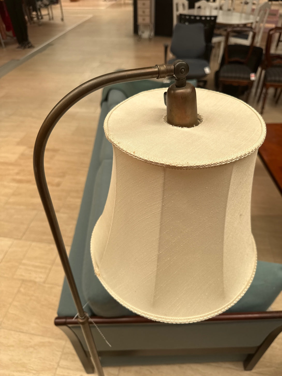 Gulvlampe på metalfod