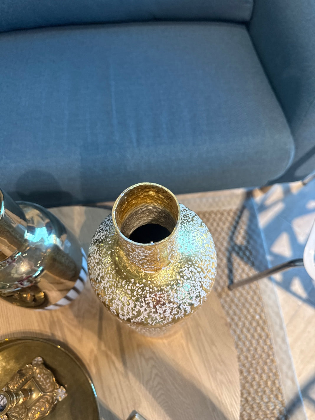 Høj vase i guld