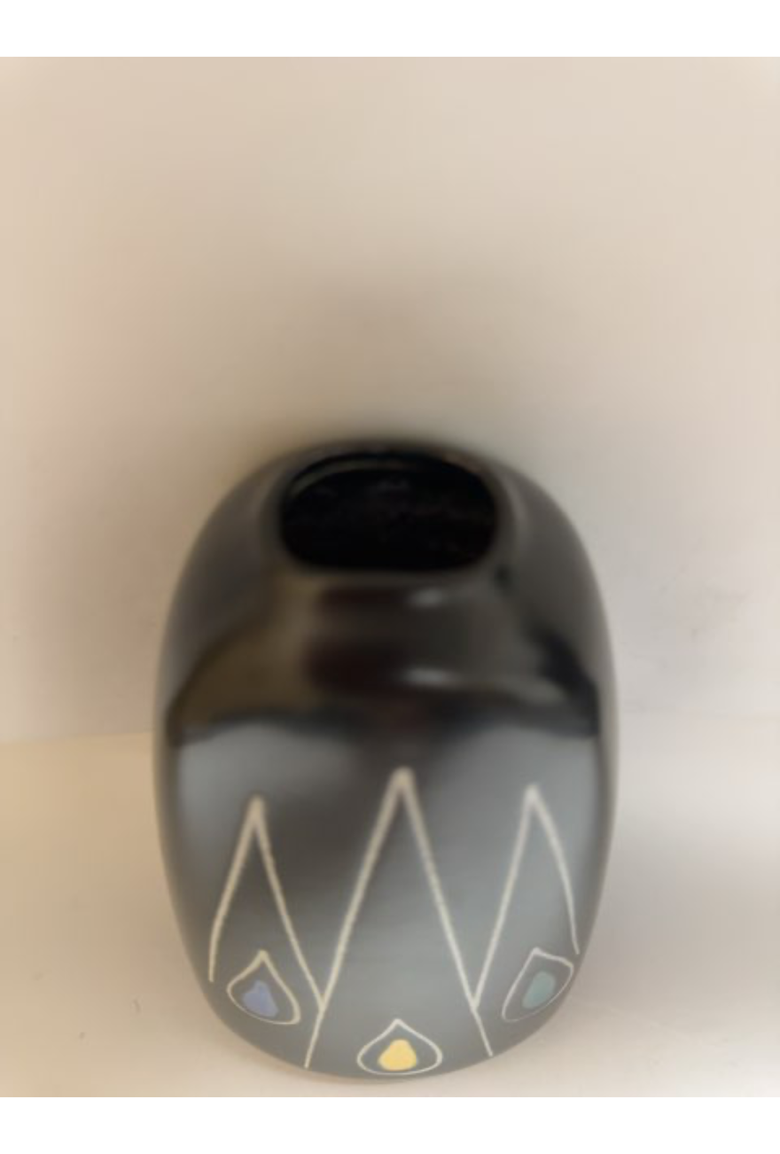 Vase sort med detaljer