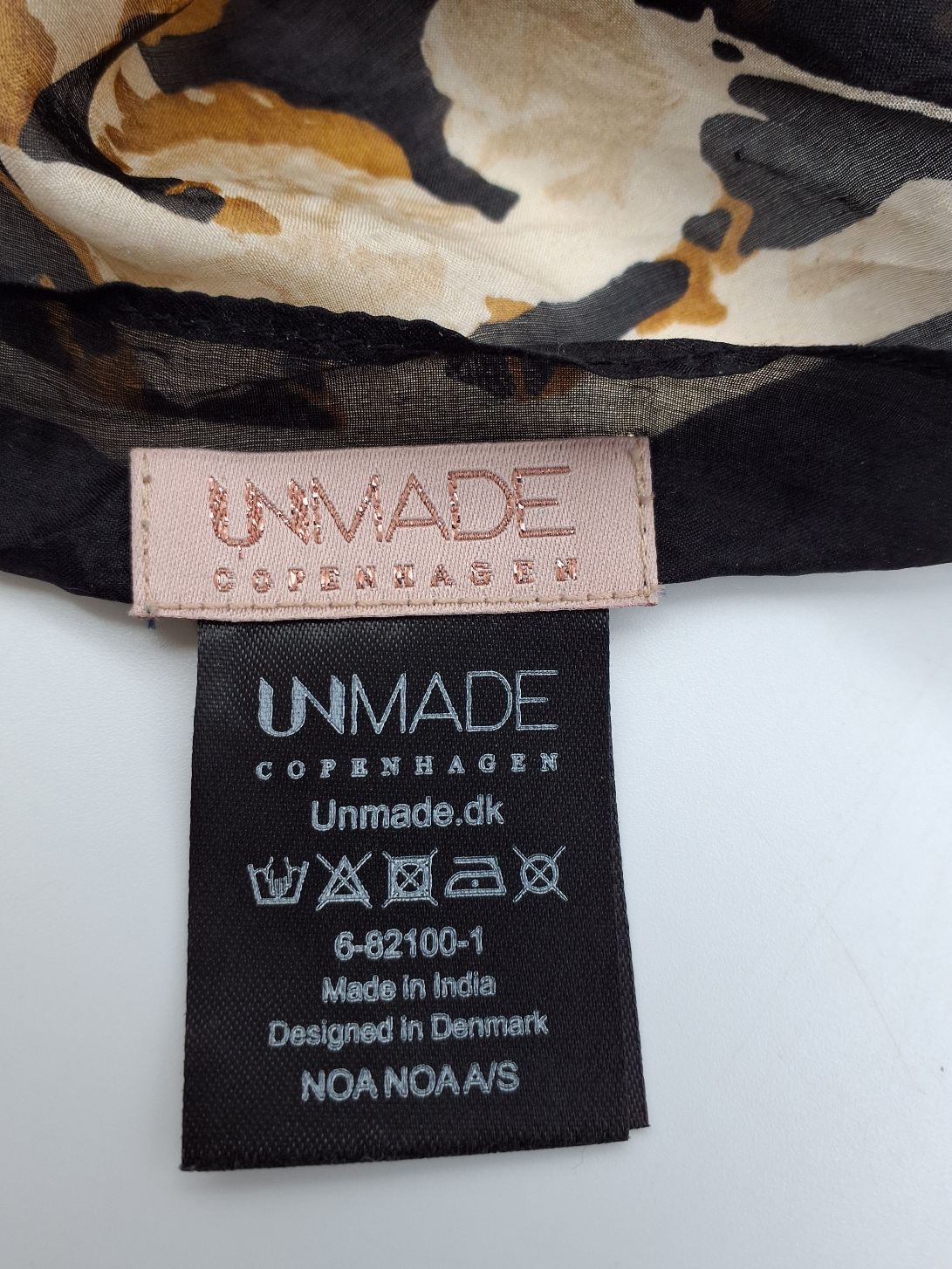 Silketørklæde mrk Unmade