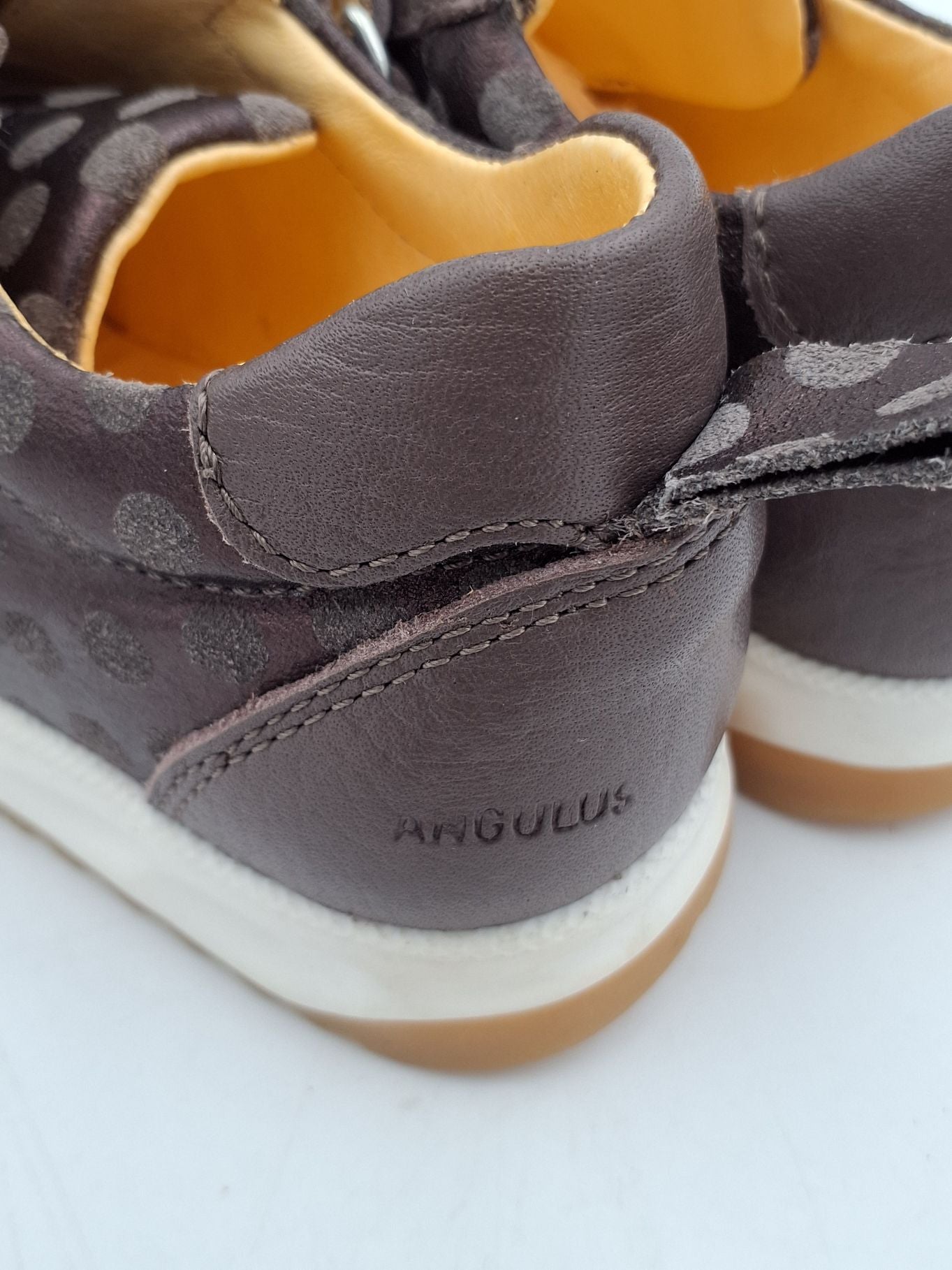 Angulus sneakers str 24