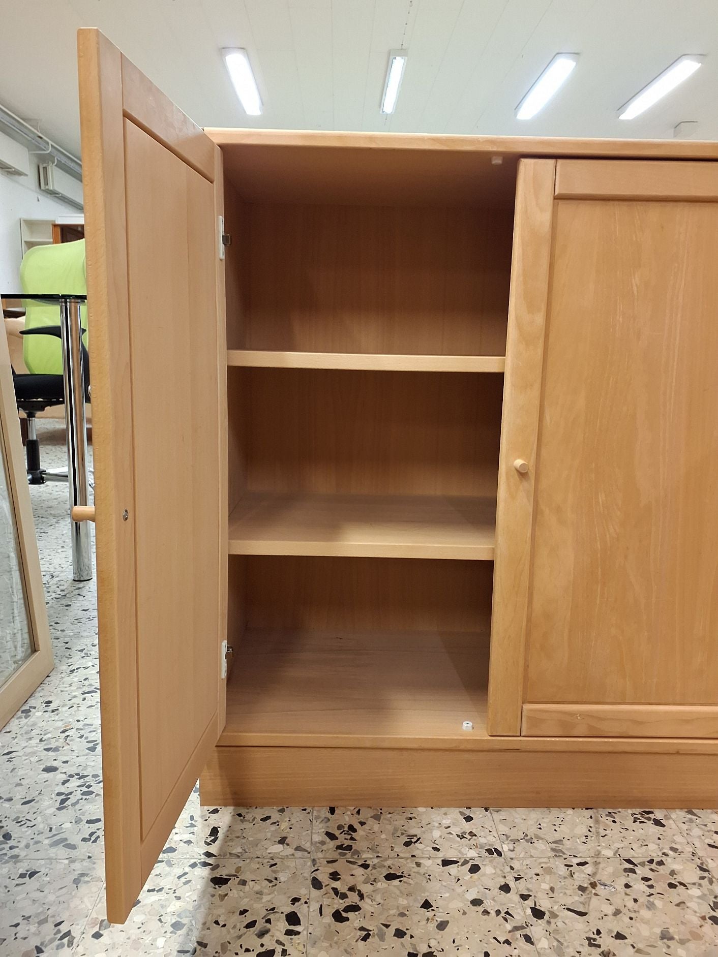 2 reoler med 2 hylder