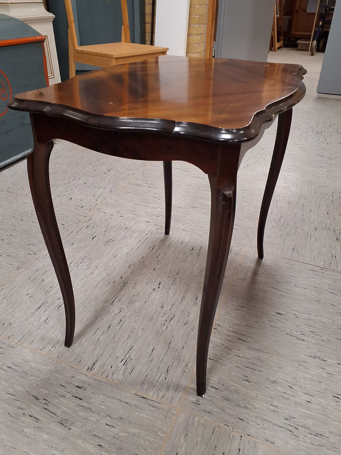 Lille klassisk sidebord