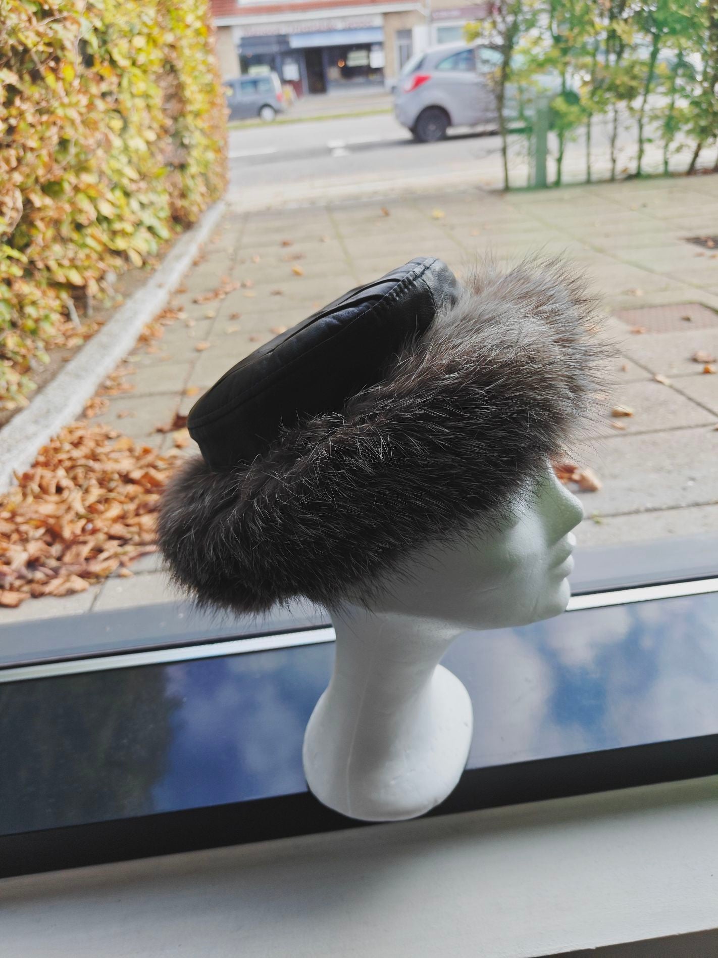 Hat, vaskebjørn og skind