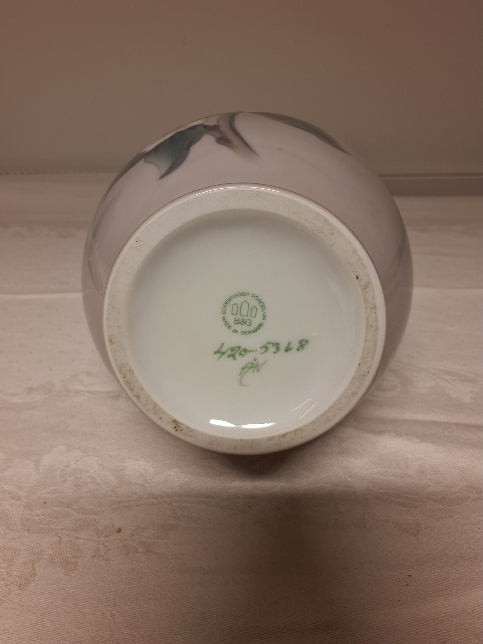 Elegante Porcelænsvase fra B&G