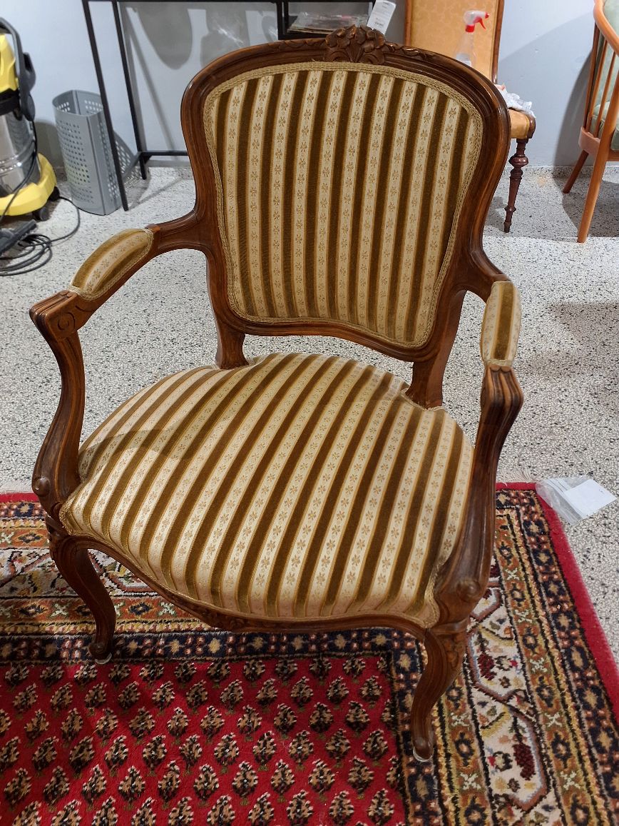 (4239) Stol med striber