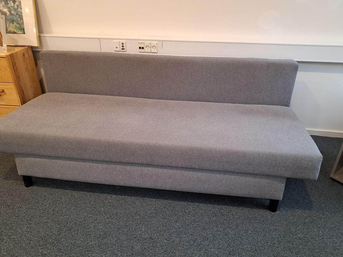Grå sovesofa med opbavering