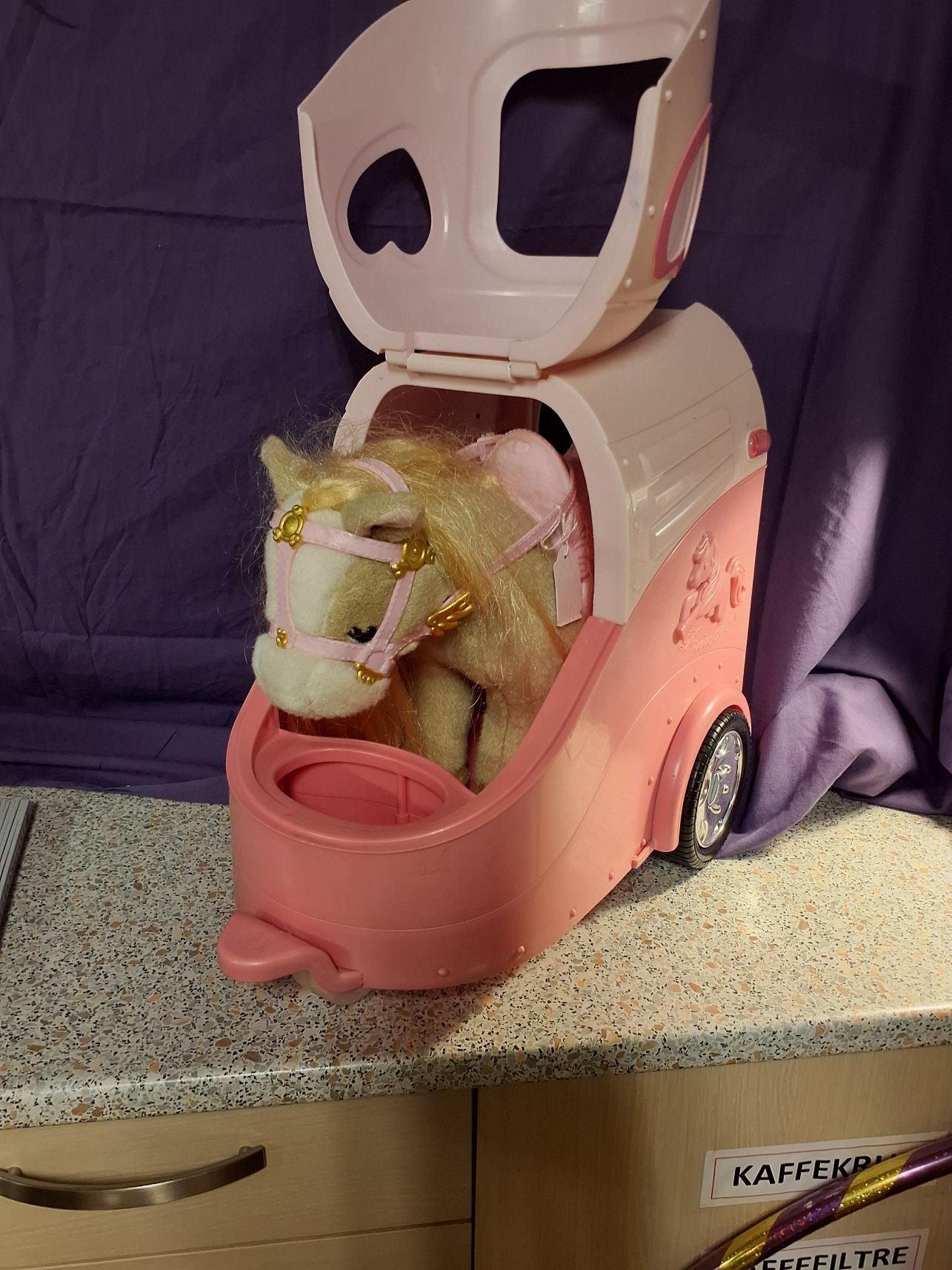Baby born hestetrailer