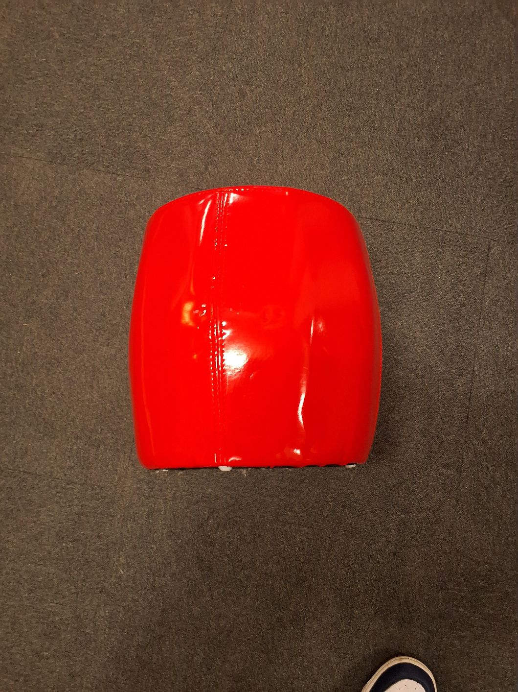 Rød skammel/puf