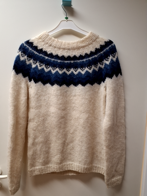 Uld sweater - håndstrikket i uldgarn fra Island