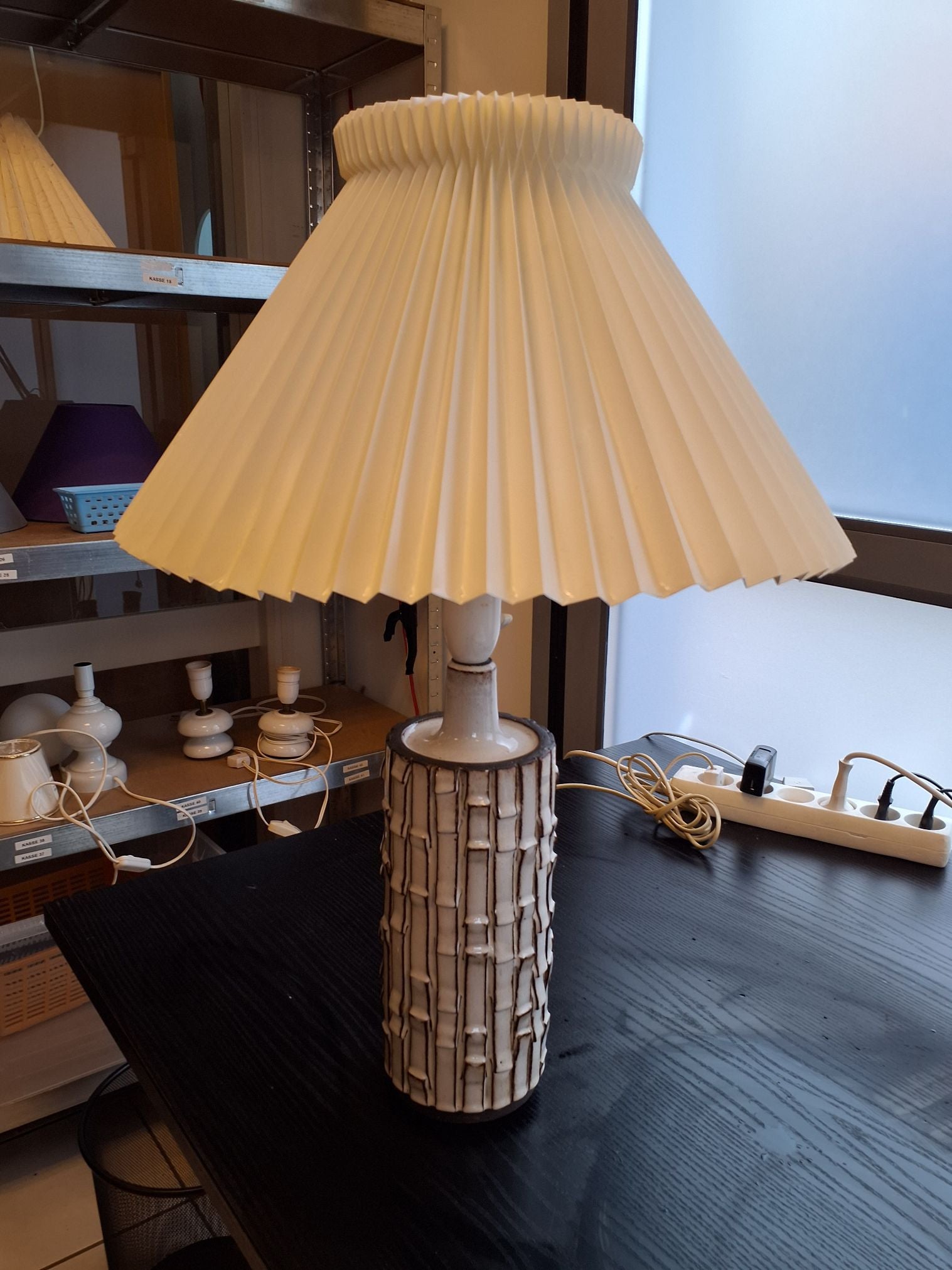 Stogo keramik lampe med Le Klint skærm