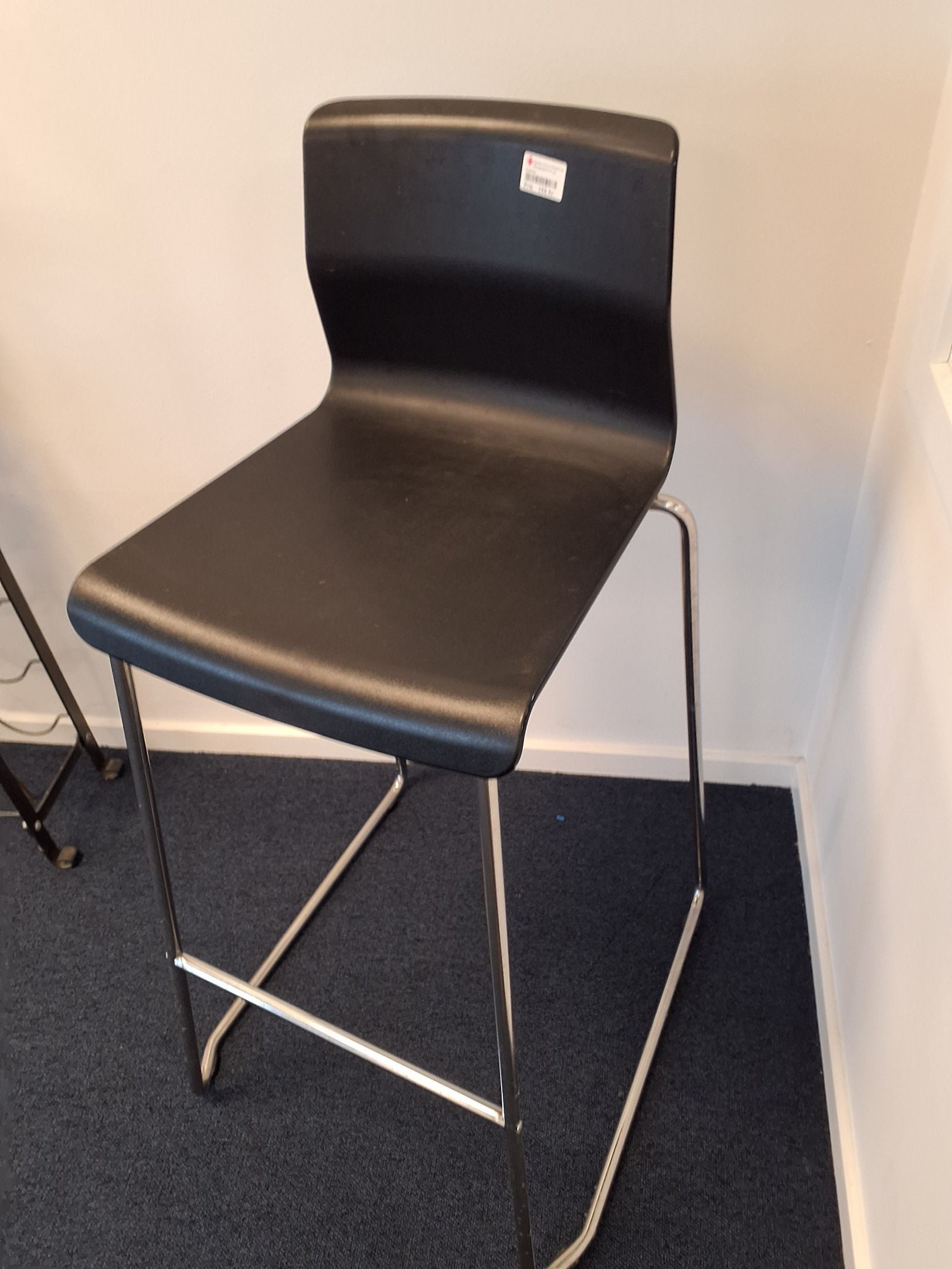 Høj sort barstol