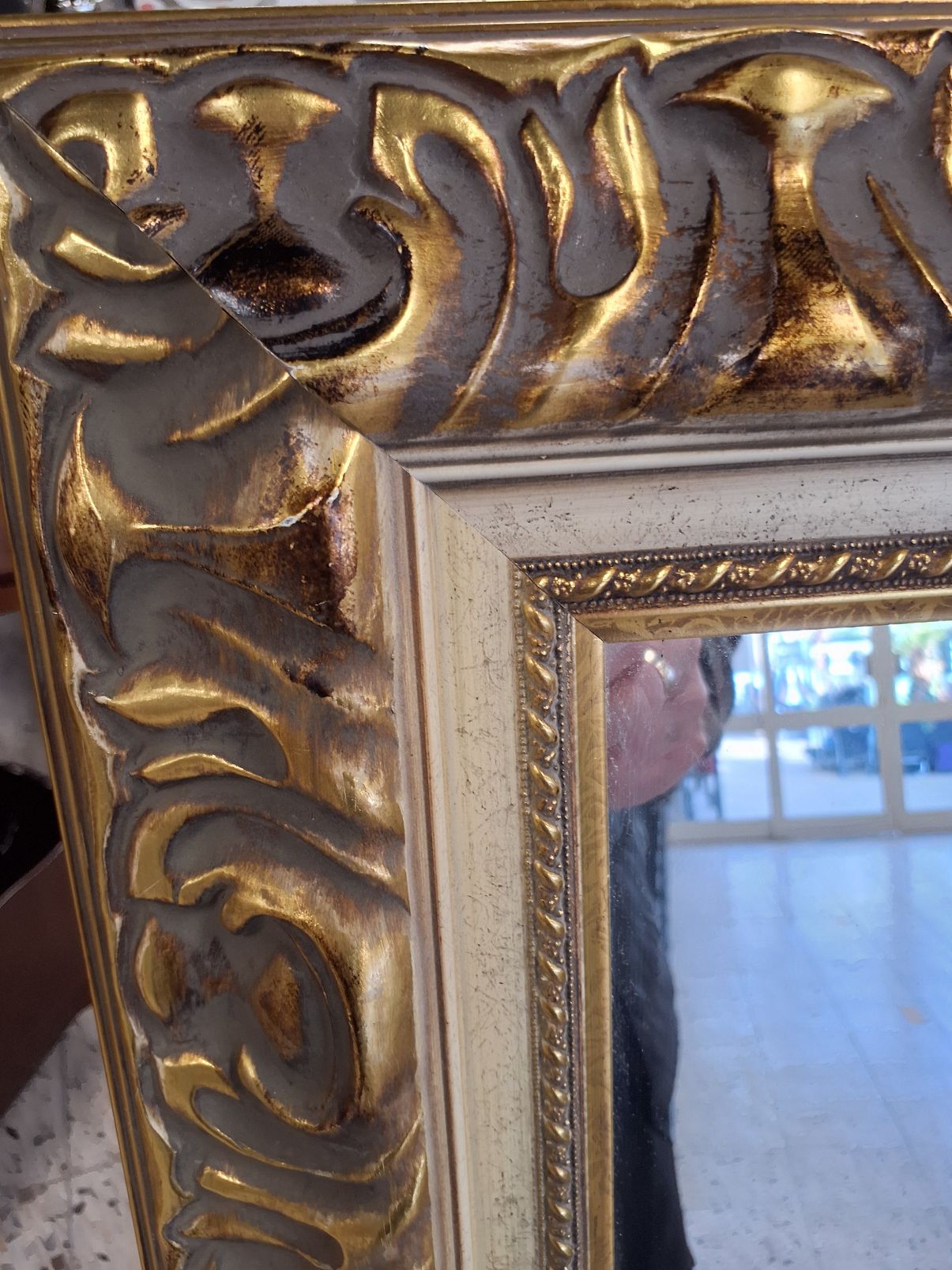 Spejl m. ornamenteret ramme