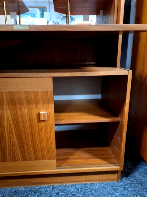 Reol med bar, klassisk design