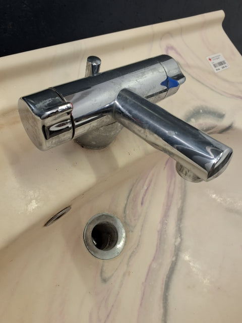 Håndvask i marmor med armatur