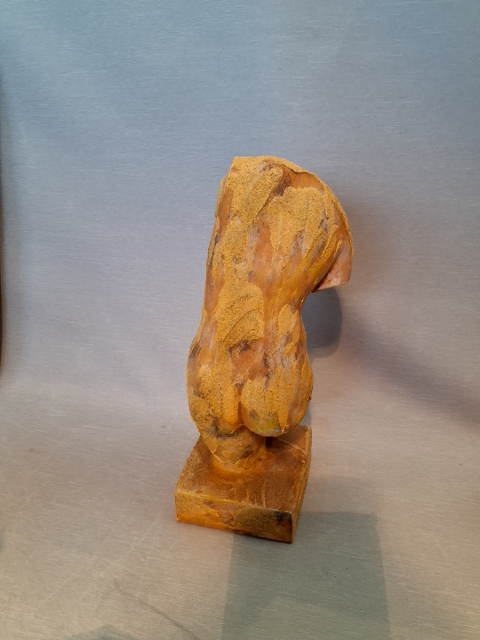 Skulptur af kvinde torso