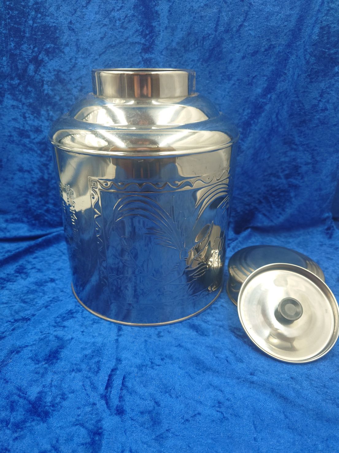 Metalbeholder med mønster