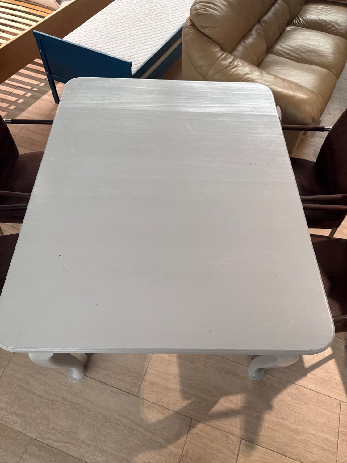 Spisebord lys grå malet