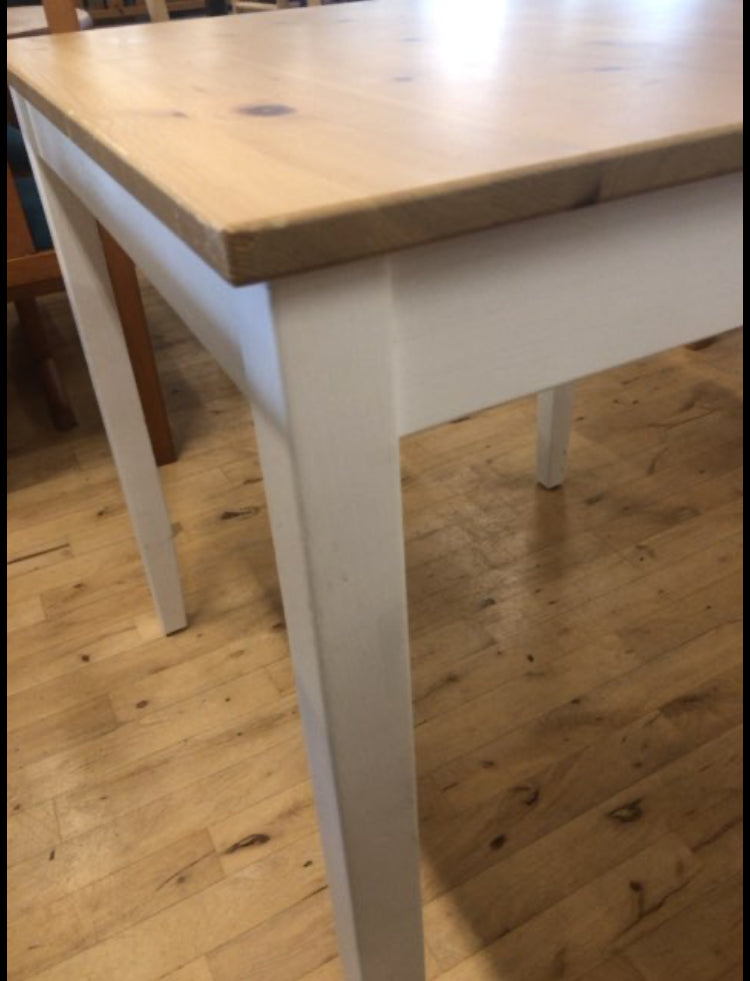 Spisebord til den lille plads