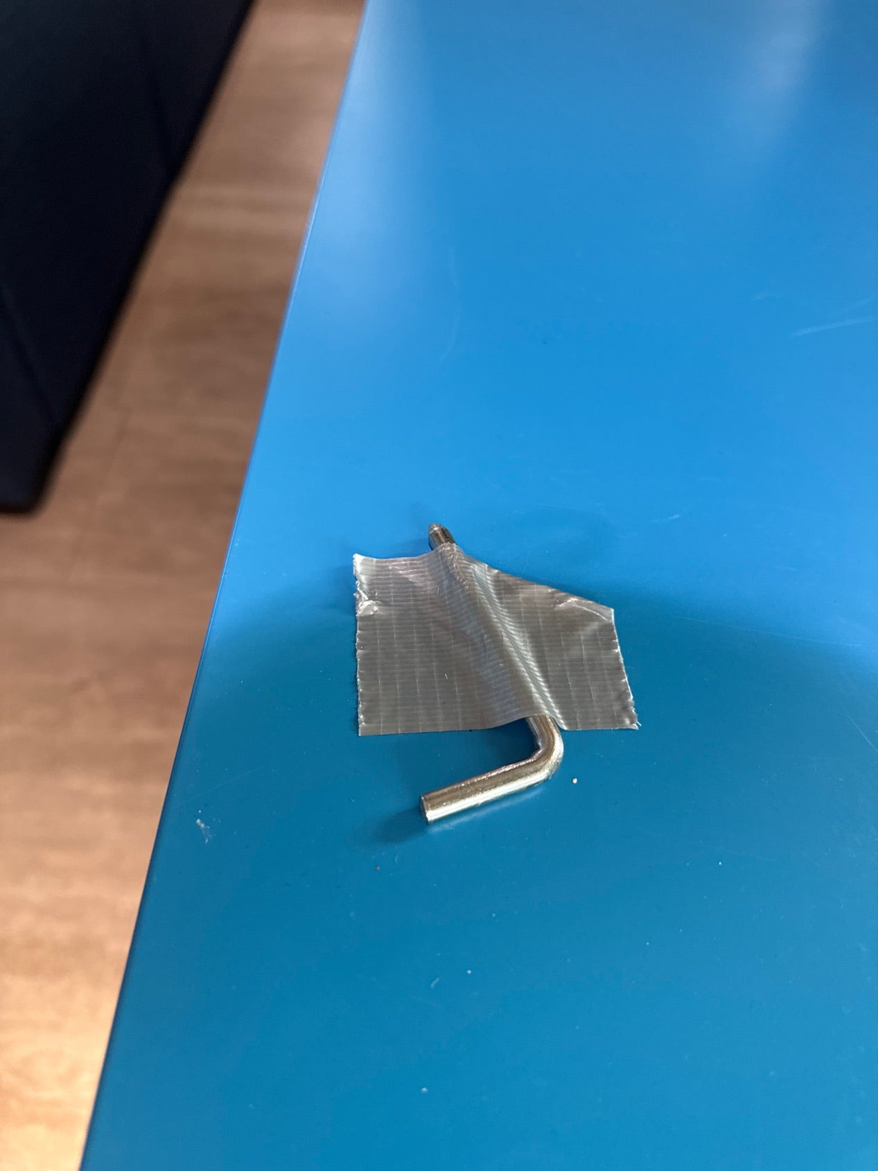 Metal kommode i blå