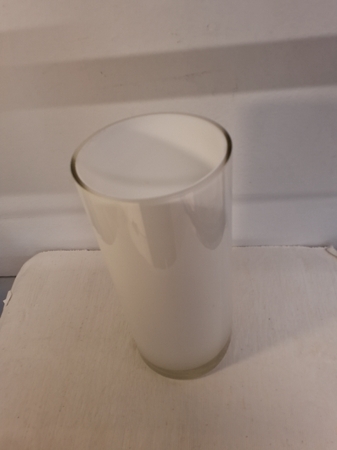Cylindrisk hvid vase