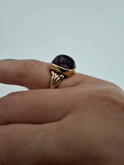 Guld ring, 14 karakterer, amatyst