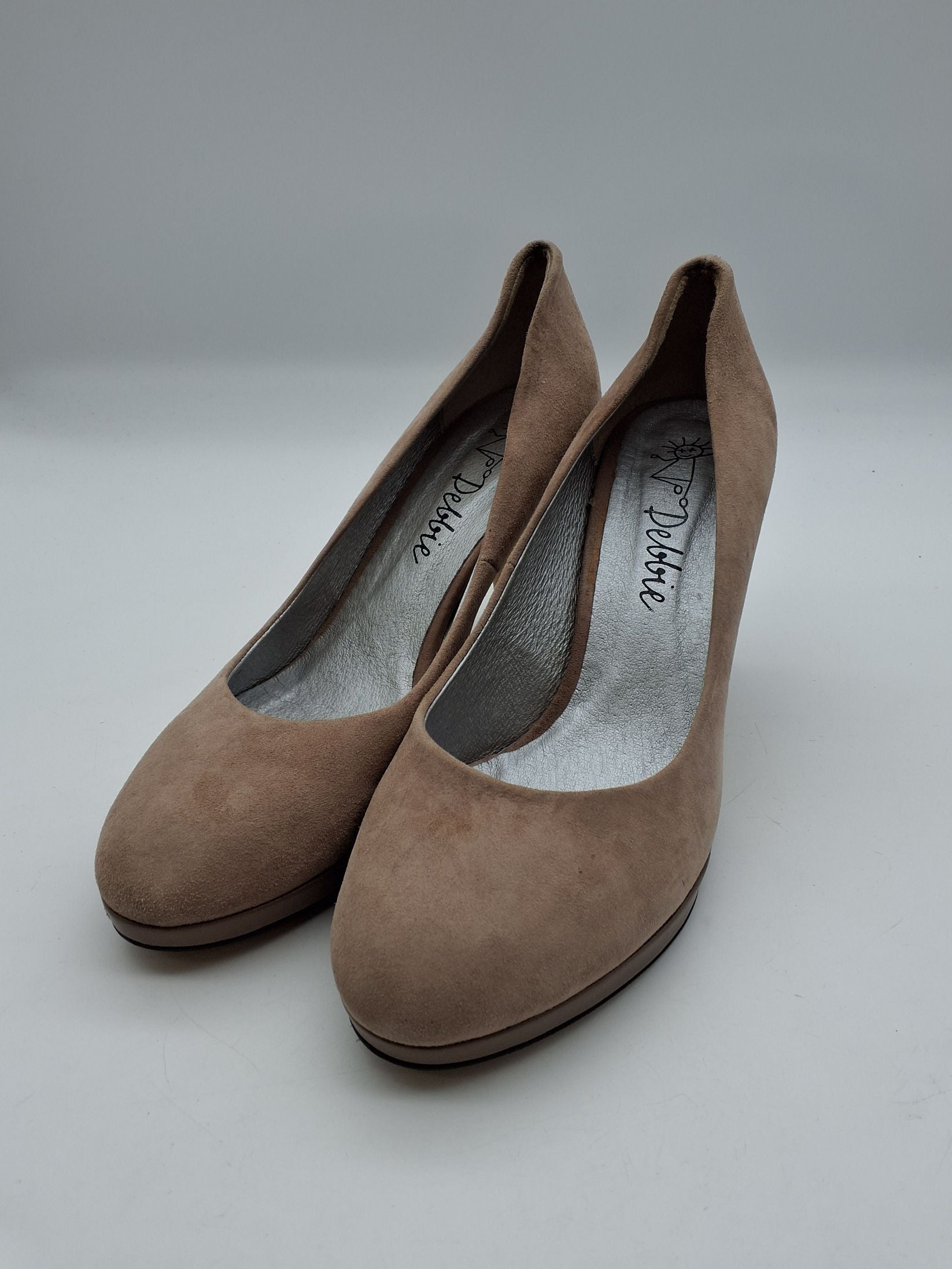 Debbie pumps