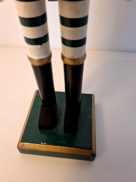 Grøn "Nøddeknækker"-figur