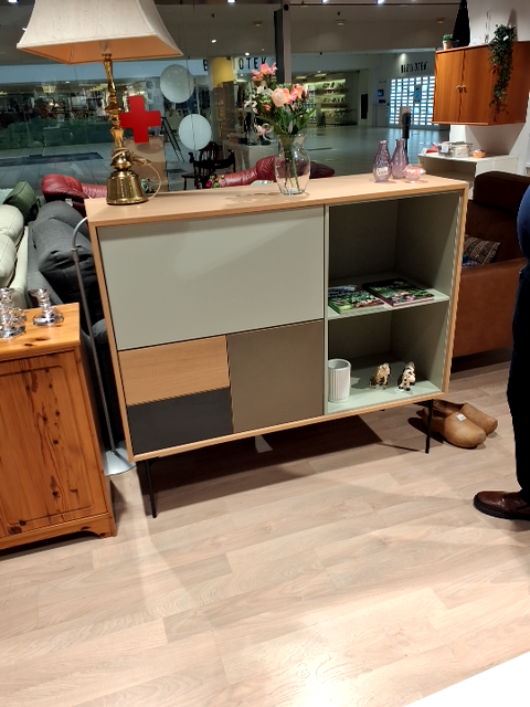 Flot skab. Aura Cabinet