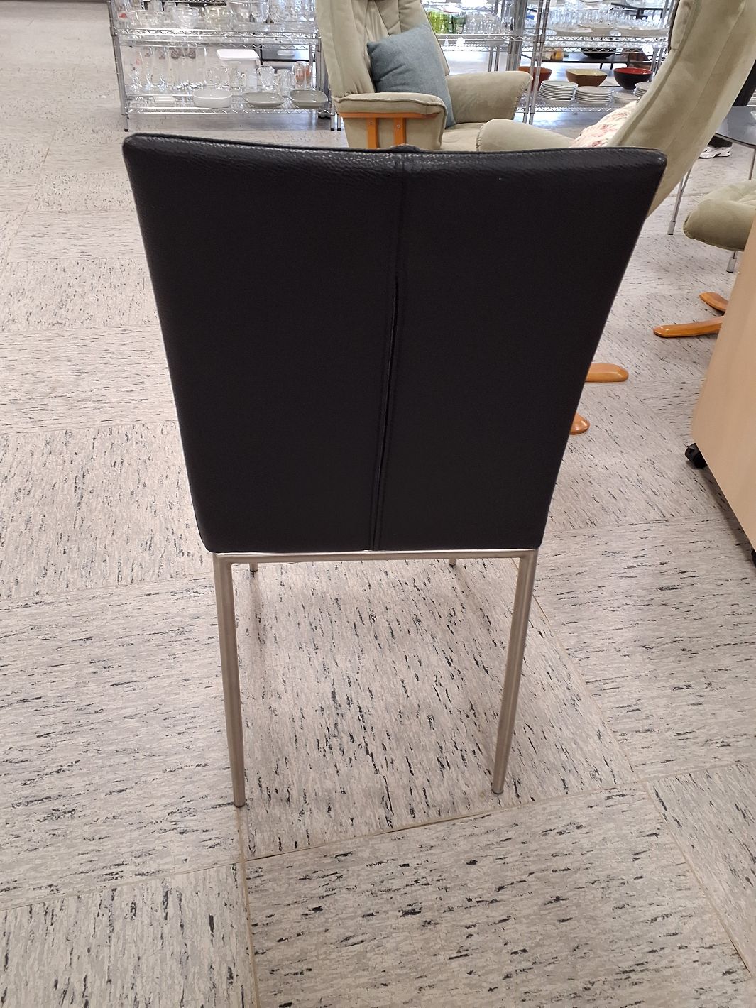 Sort spisebordsstol i kunstlæder