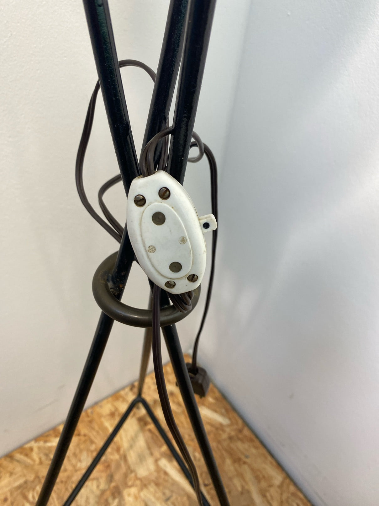 Tripod vintage gulvlampe