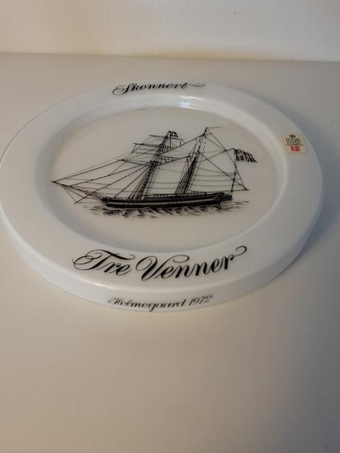 Holmegård -Tre venner - skibsplatte