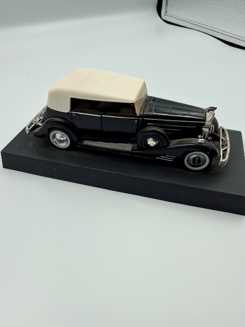 Modelbil