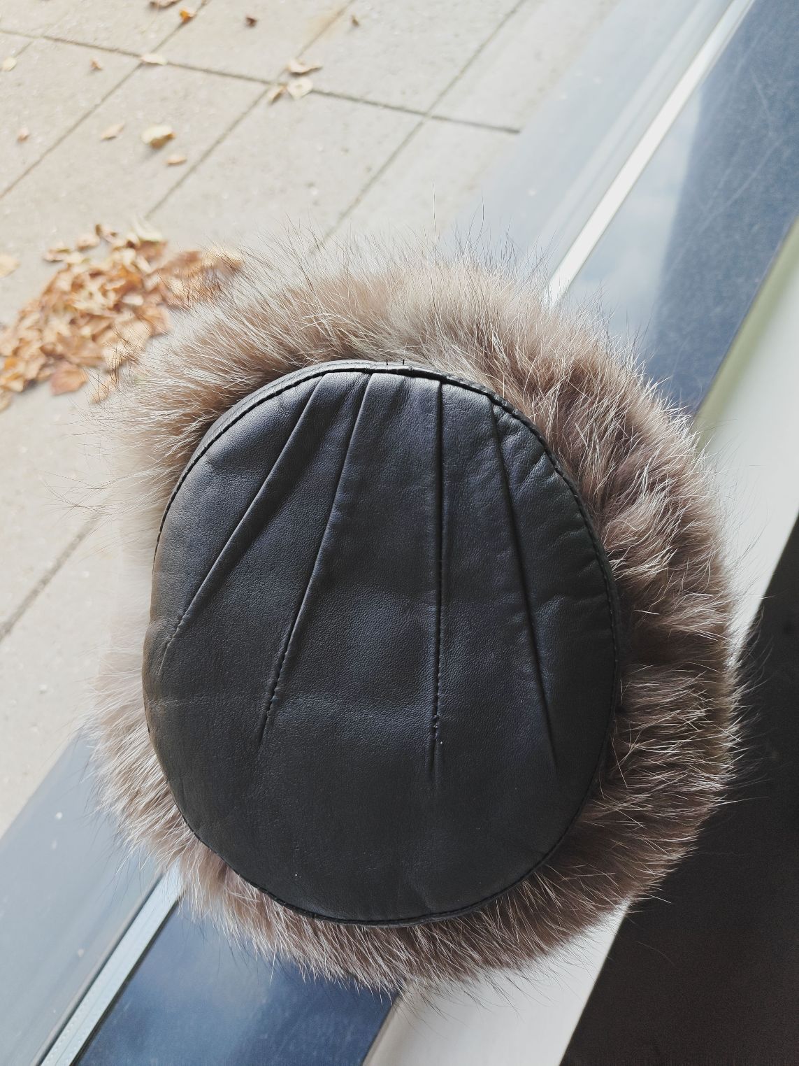 Hat, vaskebjørn og skind