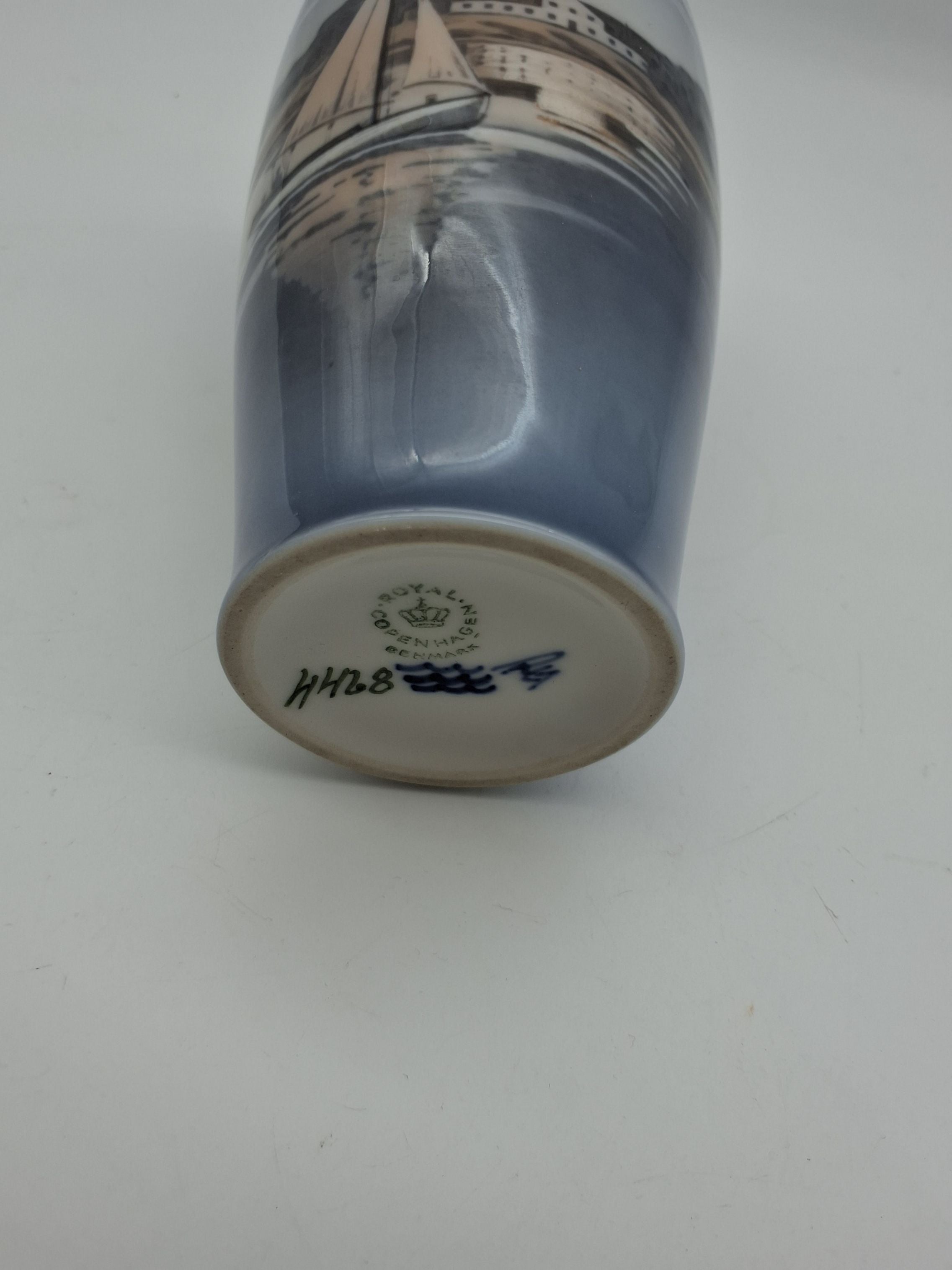Royal Copenhagen vase (nr. 4468)