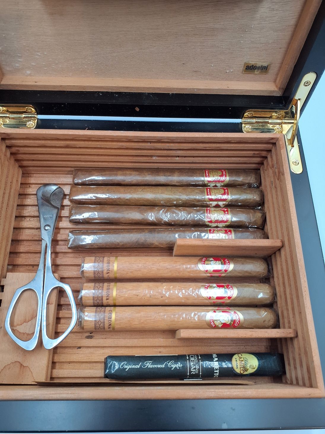 Adorini cigarbox