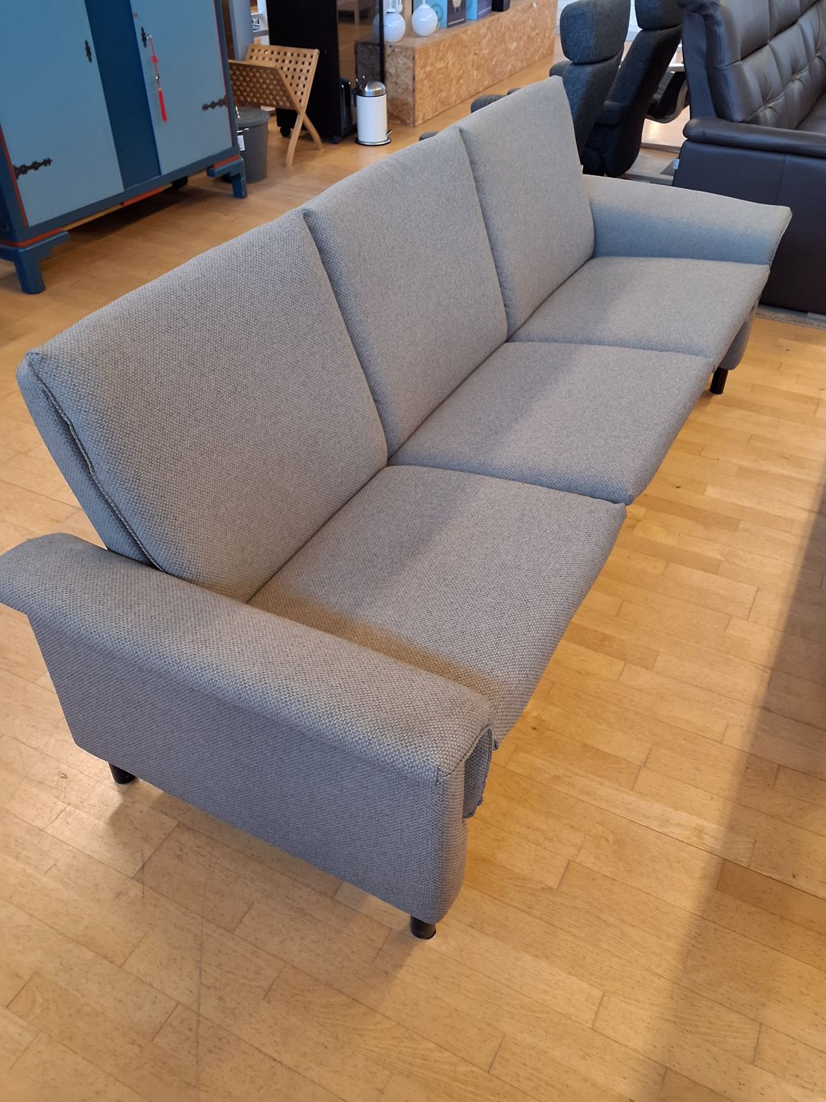 Elegant Stressles Aurora Sofa