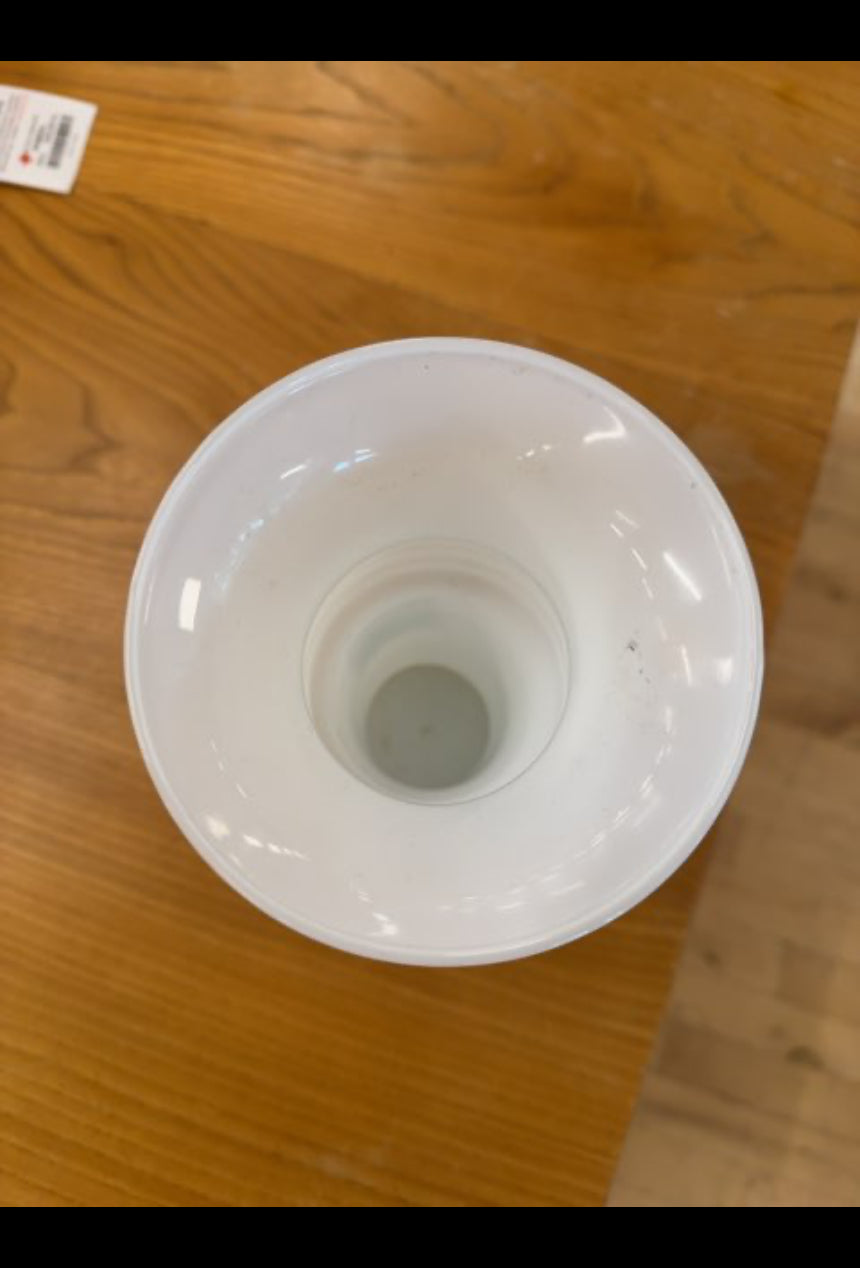 Hvid opal vase - Holmegaard?