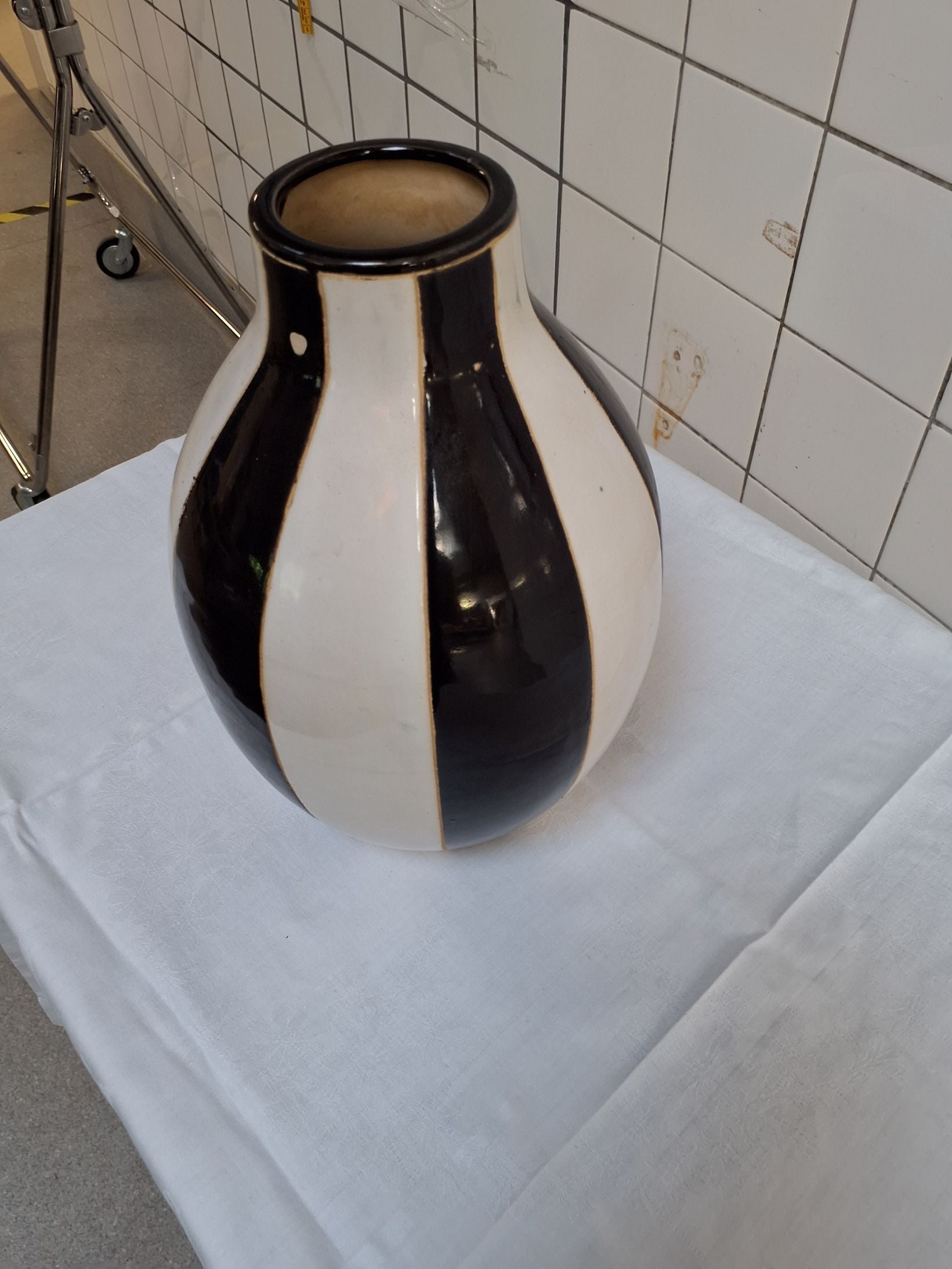 Høj keramikvase ukendt kunstner