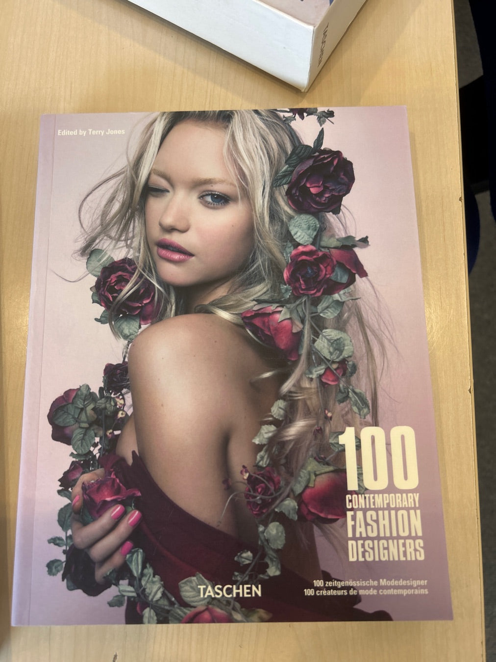 100 contemporary fashion designers
