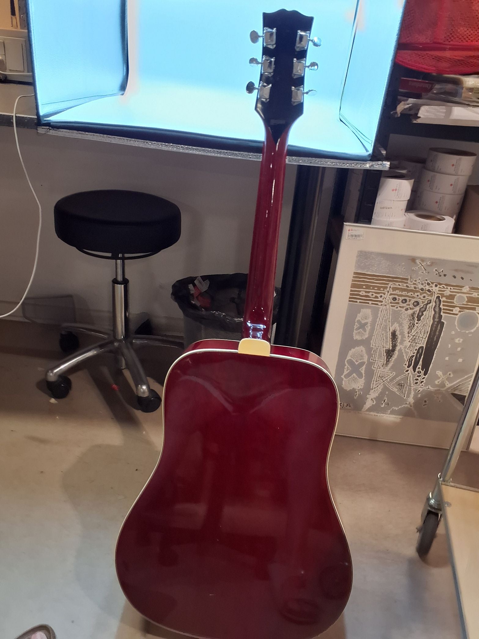 Ibånez Aküstik guitar skal have nye strenge