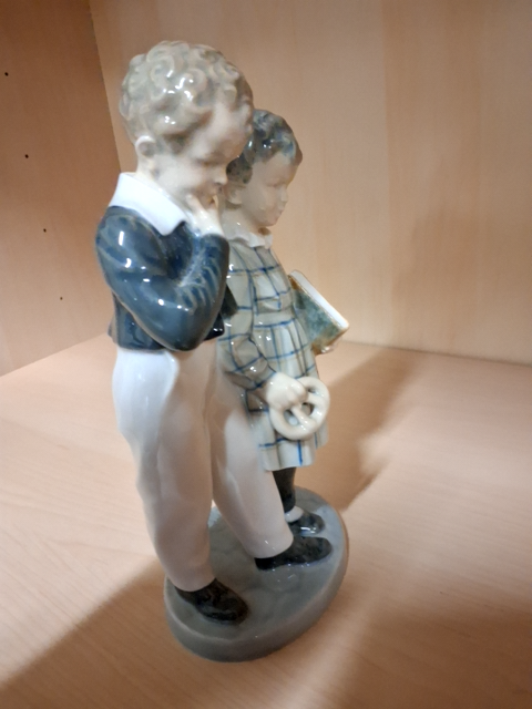 "Flugten til Amerika", porcelænsfigur fra Royal Copenhagen